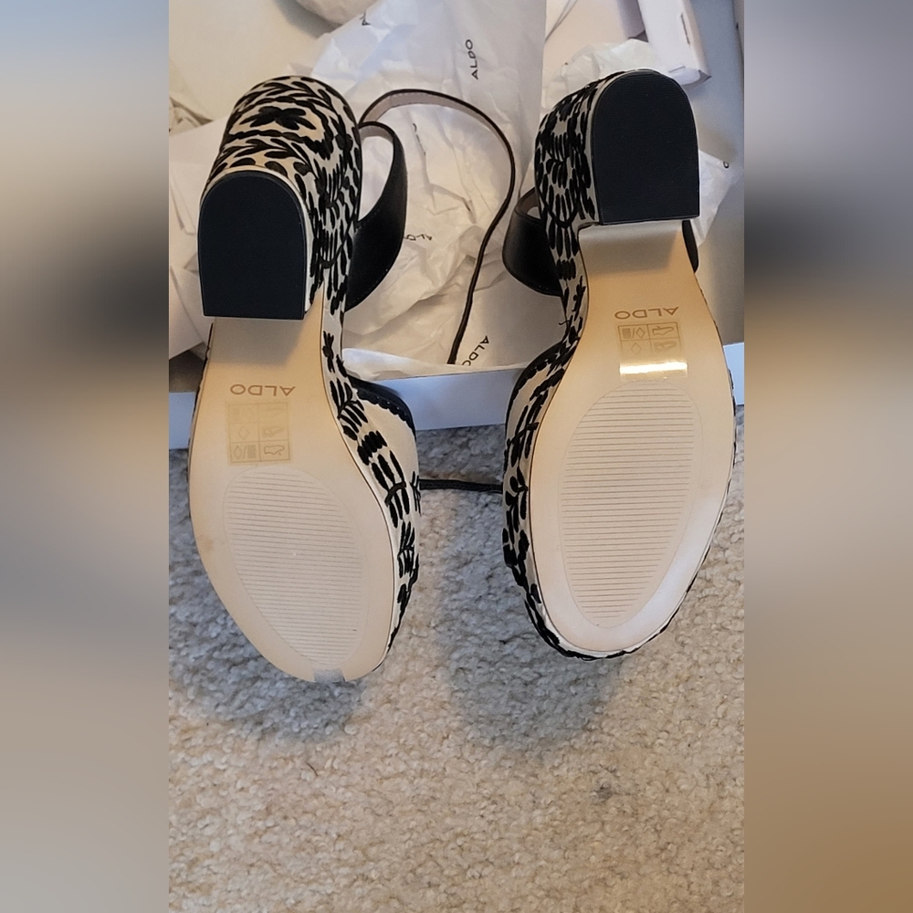 Cute Aldo Sandals - Picture 4 of 5